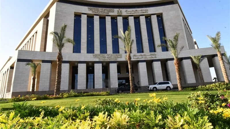 الإسكان تعلن طرح حزمة من الفرص الاستثمارية بمدن العبور والعاشر من رمضان 
