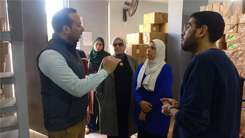 وكيل صحة البحيرة يتفقد مصنع الأدوية بدمنهور