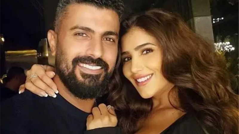 محمد سامي يدعم زوجته في الست موناليزا: 