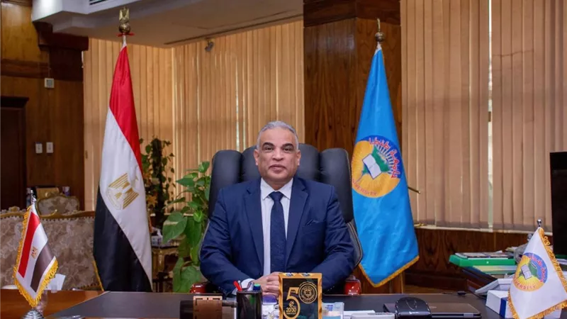 رئيس جامعة طنطا يهنئ قداسة البابا تواضروس الثاني بعيد الميلاد المجيد