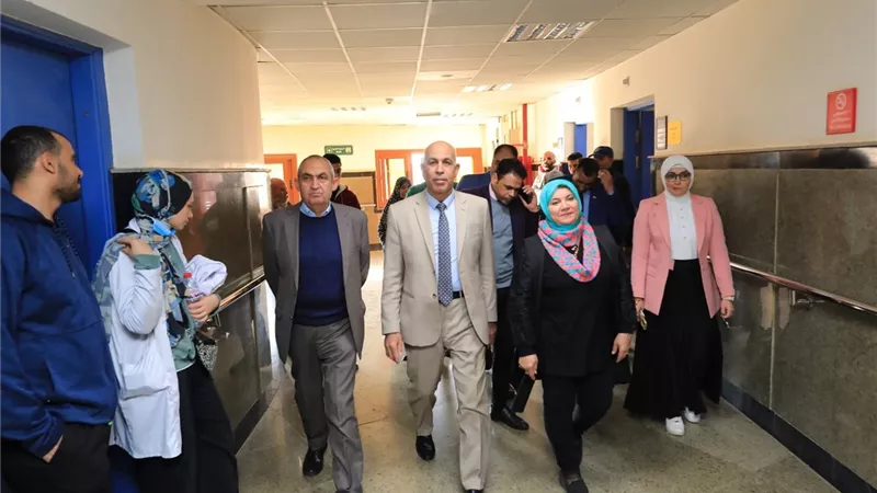  رئيس جامعة كفر الشيخ يتابع جولاته التفقدية للمستشفى الجامعي