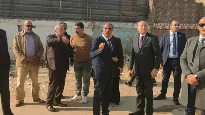 محافظ القاهرة يوجه بإيقاف البناء المخالف وتحويل القائمين عليه للنيابة