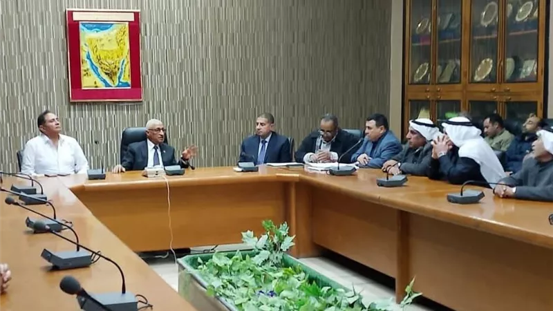 محافظ شمال سيناء يستقبل مشايخ وعواقل رفح والشيخ زويد