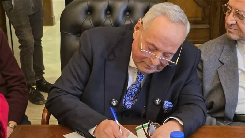 «أبوشقة» و«حسان» يتقدمان بأوراق ترشحهما لرئاسة حزب الوفد