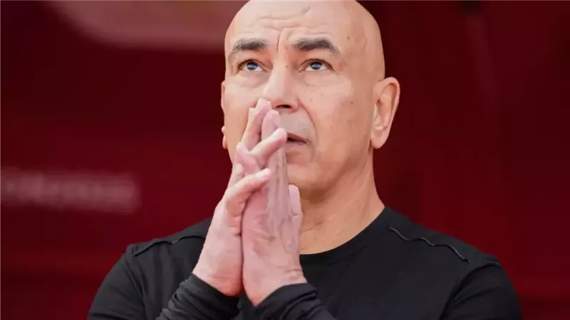 أبو زهرة يشيد بحسام حسن ويكشف عن اختبارين قويين للفراعنة قبل المونديال