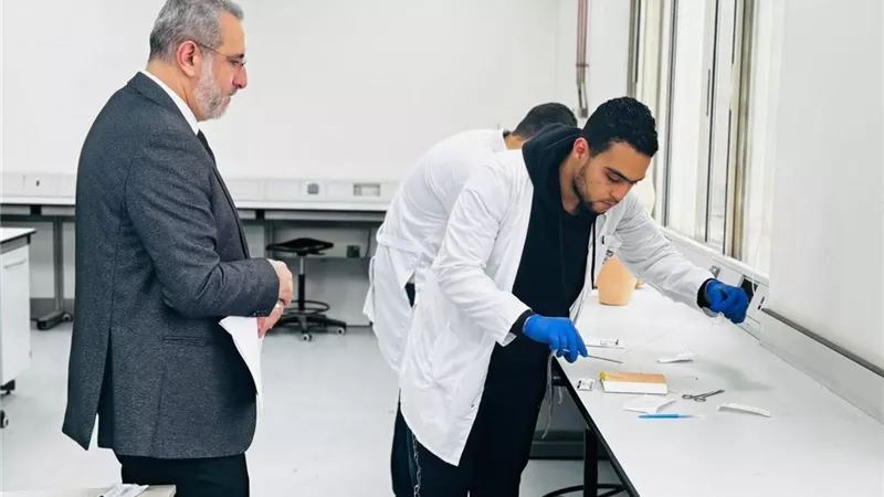 متابعة للامتحانات العملية بكلية الطب بجامعة المنوفية الأهلية