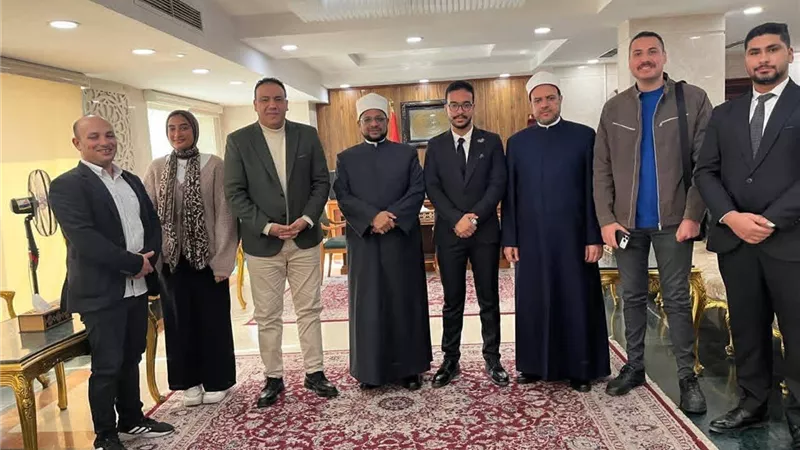  تعزيزا للوعي.. أمين مجمع البحوث يستقبل وفد اتحاد 