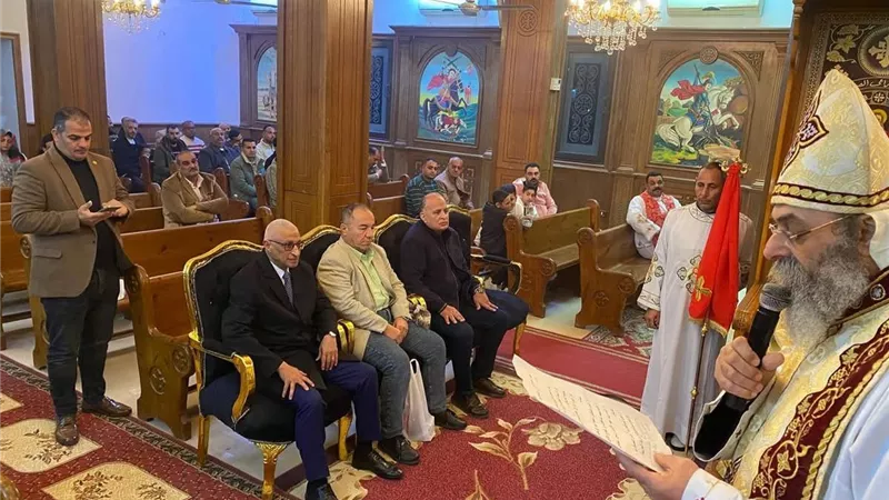 محافظ شمال سيناء يوجه التهنئة للإخوة المسيحيين خلال أداء صلاة عيد الميلاد 