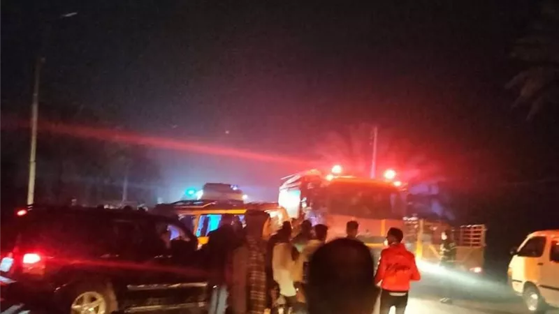 مصرع 3 أشخاص وإصابة 18 آخرين في حفل زفاف إثر حادث سير بالمنيا