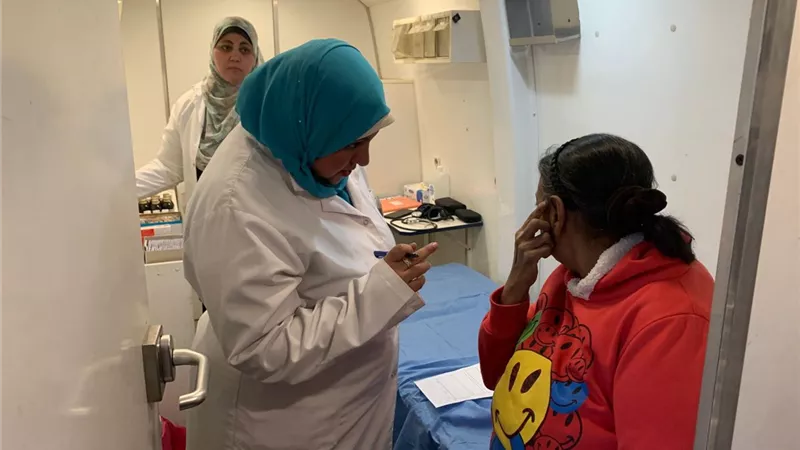 وكيل وزارة الصحة بأسيوط يتابع ميدانيا خطة التأمين الطبي للكنائس