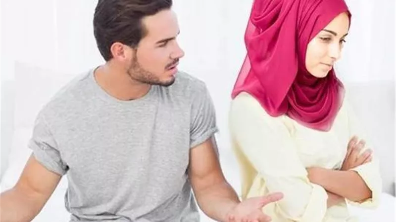 ما حكم الحلف بالطلاق؟.. أمين الفتوى يحذر
