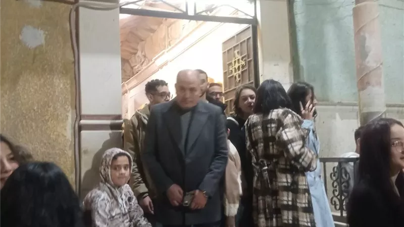 القمص أغاثون يترأس قداس القيامة بكنيسة القديسة دميانة فى مغاغة بالمنيا