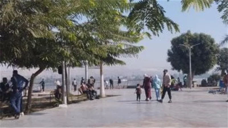  إقبال على كورنيش النيل في المنيا للاحتفال بعيد الميلاد