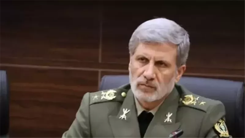 اللواء أمير حاتمي: الجيش والحرس الثوري ينسقان هجوميا ودفاعيا بخطط شاملة