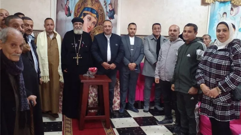 أعضاء برلمان الطلائع يزورون كنيسة العذراء مريم بالشرقية للتهنئة بالعيد|صور
