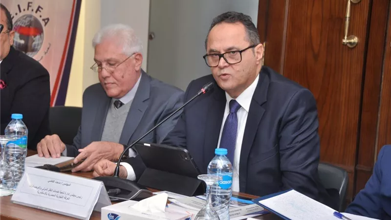الهيمنة على الموانئ والأسطول البحري تمنح شركات محدودة قوة اقتصادية عالمية