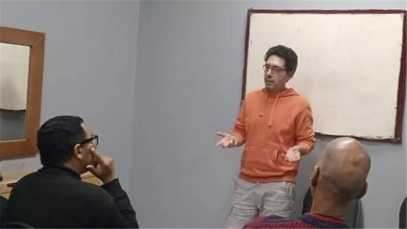 أساسيات الإخراج والأداء المسرحي في ورش مهرجان المسرح العربي بأسوان
