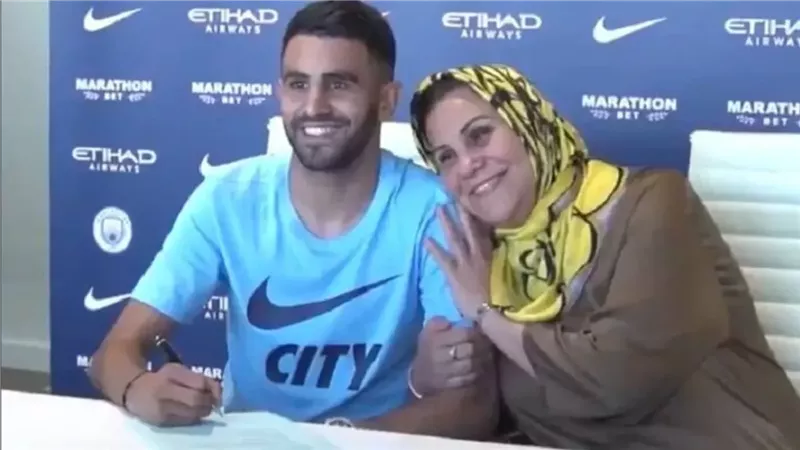 والدة رياض محرز.. تميمة حظ منتخب الجزائر في كأس أمم أفريقيا