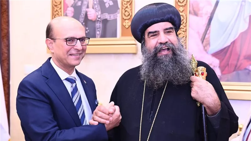 رئيس جامعة أسيوط يشارك فى احتفالات عيد الميلاد المجيد 