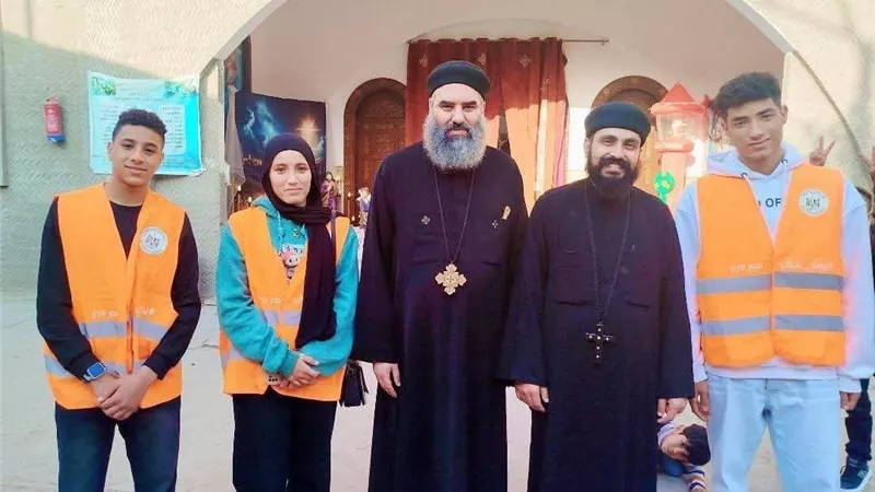أعضاء برلمان الطلائع ونموذج الشيوخ بكفر الشيخ يقدمون التهاني بعيد الميلاد