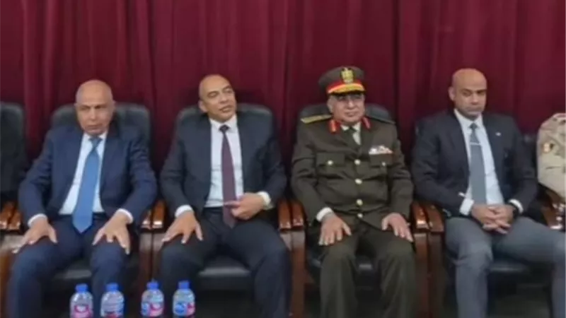 محافظ المنيا يزور مطرانية الأقباط الأرثوذكس للتهنئة بعيد الميلاد