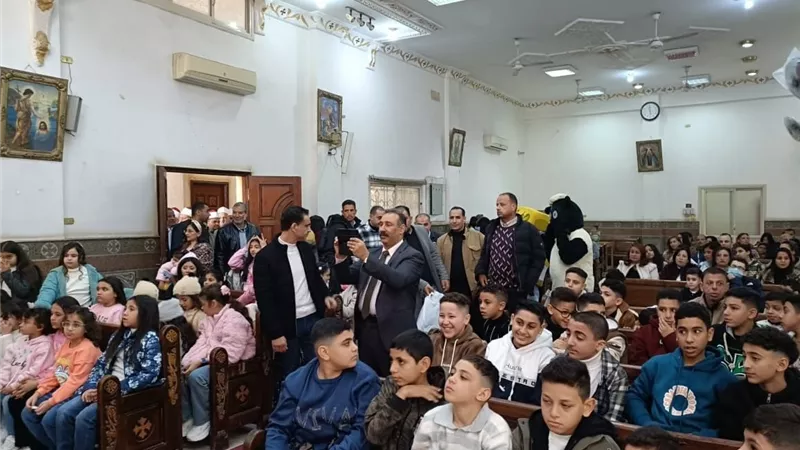 رؤساء المراكز والأحياء بالشرقية يقدمون التهنئة بعيد الميلاد المجيد|صور