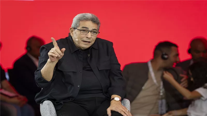 بعد أزمة لقاء الخميسي.. محمود سعد: الزواج بدون علم الزوجة الأولى قهر|فيديو