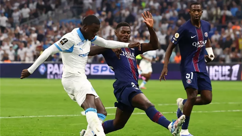 «كلاسيكو فرنسا» يشعل السوبر في الكويت بين باريس سان جيرمان ومارسيليا