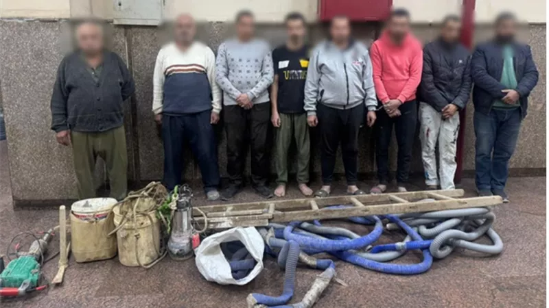  حفروا 15 مترا تحت الأرض.. ضبط 8 أشخاص ينقبون عن الآثار في السيدة زينب