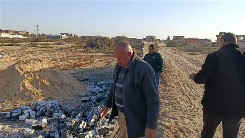 إزالة فورية في المهد لمخالفة بناء بقرية الفردان بالإسماعيلية