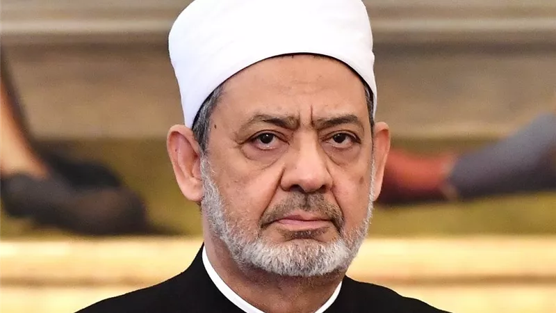 شيخ الأزهر يهنئ العلامة محمد أبو موسى بتتويجه بجائزة الملك فيصل