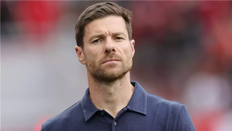 انتكاسة كبرى.. أزمة دفاعية تواجه ألونسو قبل ديربي مدريد بالسوبر الإسباني