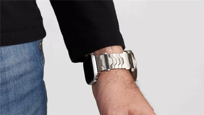 أناقة رولكس وذكاء Apple Watch في سوار واحد.. كيف فعلها Smartlet؟