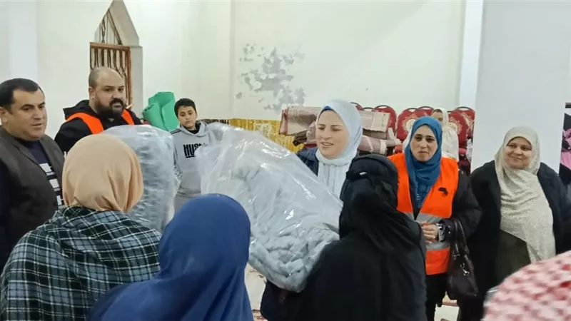 توزيع مساعدات عينية وبطاطين على عدد من الأسر الأولى بالرعاية بالإسماعيلية