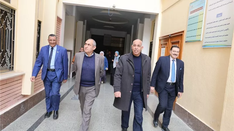 رئيس جامعة كفر الشيخ يواصل جولاته التفقدية للمنشآت الجامعية
