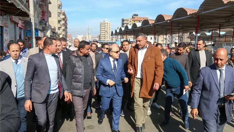 محافظ كفر الشيخ يستمع لشكاوى وطلبات أهالي سيدي سالم
