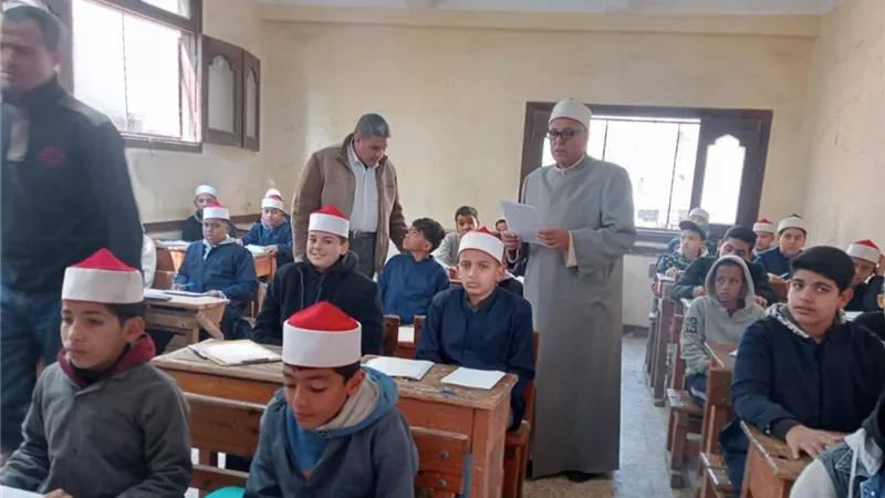 رئيس منطقة القليوبية الأزهرية يتفقد لجان امتحانات النقل بالقناطر الخيرية