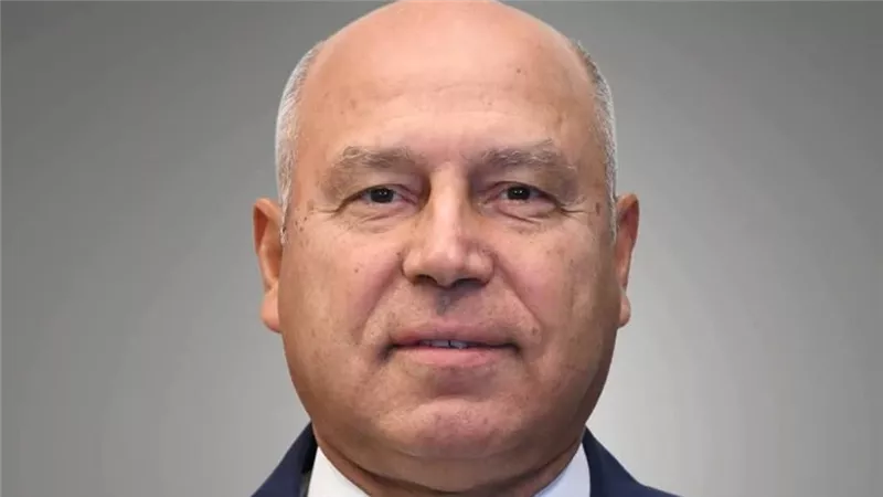 وزارة الصناعة تنفي وجود حساب رسمي للفريق كامل الوزيرعلى «فيسبوك»