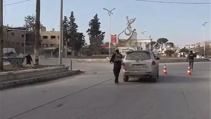 حلب تحت وطأة الصراع... فرض حظر تجول شامل وسط اشتباكات دامية 