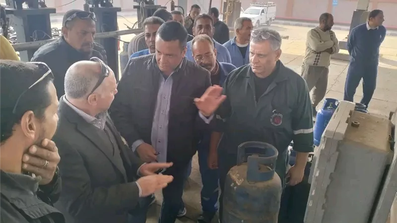السكرتير العام المساعد للدقهلية يتفقد محطة تعبئة الغاز السائل بطلخا 