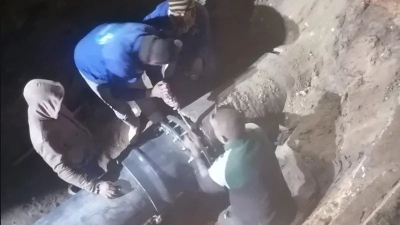 انتهاء إحلال وتجديد خط طرد محطة رفع صرف صحي بالشرقية 