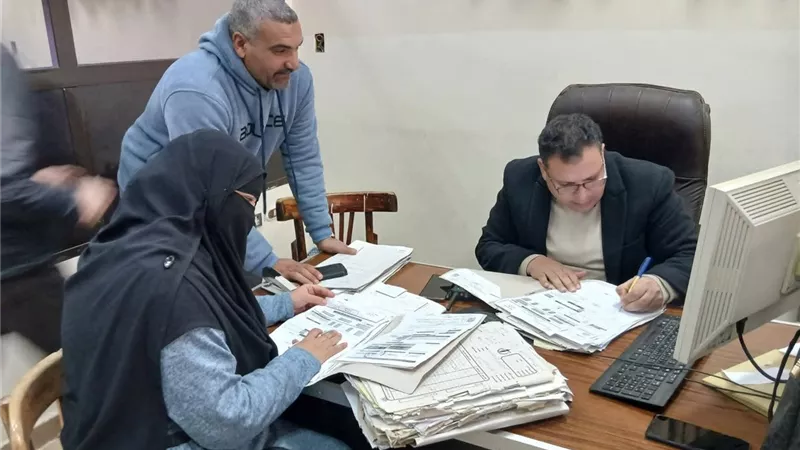رئيس مركز الرحمانية يتفقد سير العمل بمنظومة تلقي ملفات التصالح بالبحيرة