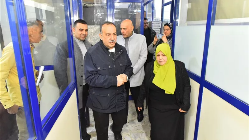 محافظ أسيوط يبحث مع جمعية سيدات الأعمال التوسع في مشروعات الألبان