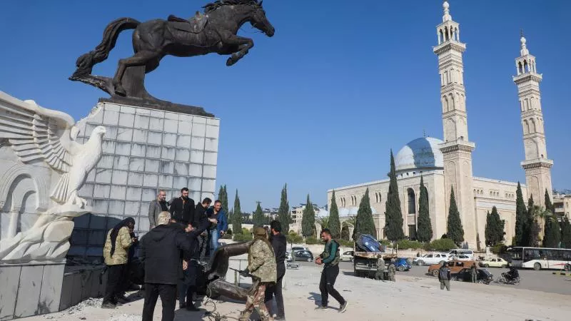 إعلام سوري: عودة الحياة بشكل تدريجي في حي الأشرفية بمدينة حلب