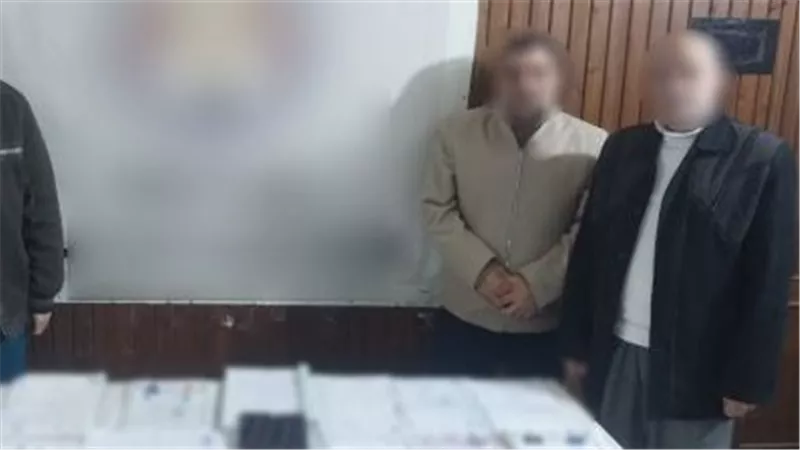 ضبط تشكيل عصابي بالغربية يزور المستندات بمقابل مالي 