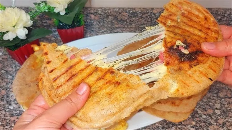 طريقة عمل حواوشي الجبن والبيض في 10 دقائق ..  لذيذ وشهي