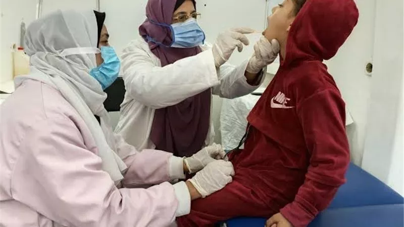 كشف ودواء بالمجان.. 400 مستفيد بقافلة مجانية لدرب الأربعين بالوادي الجديد