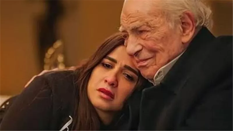 «حطي الانتقادات تحت رجلك».. رسالة دعم من رشوان توفيق لـ ياسمين عبد العزيز