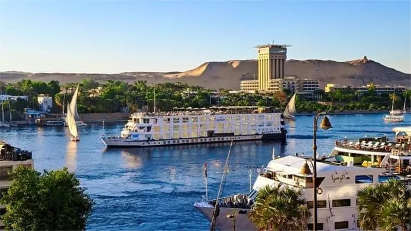 عقب استقرار الأحوال الجوية.. استئناف حركة الملاحة النيلية والجوية بأسوان 