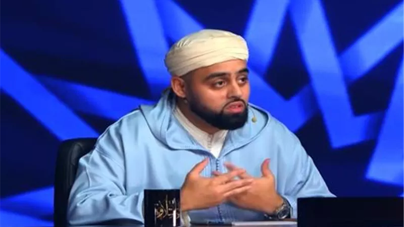 من ملاعب أرسنال إلى سماء التلاوة.. قصة إلهام القارئ العالمي محمد أيوب عاصف